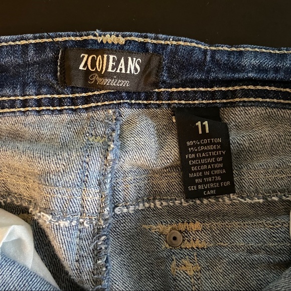 Dark wash distressed jeans - Picture 4 of 4